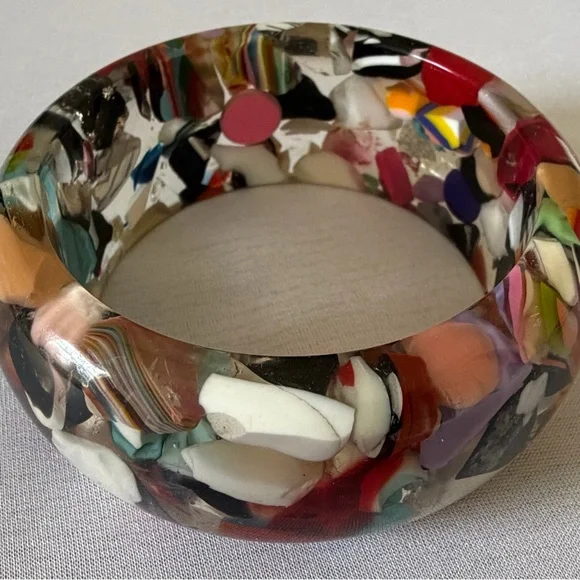 Sobral - Caillou Cristal Resin Bangle Bracelet - Picture 4 of 5